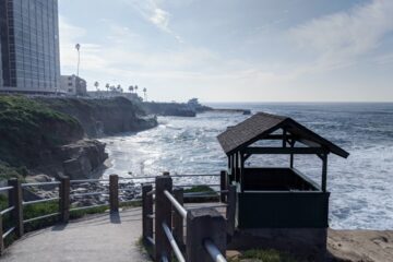 waterfront restaurants in Pacific Beach San Diego